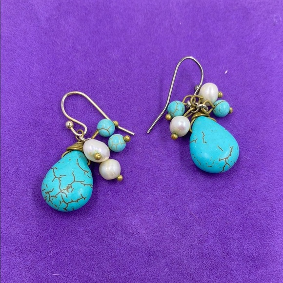 💛 Faux Turquoise and Pearl Dangle Earrings - Picture 1 of 3